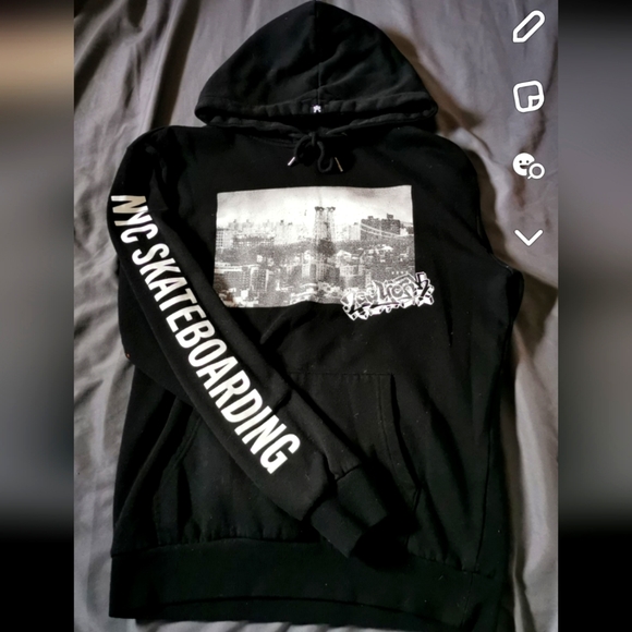 hoddie - Picture 1 of 2